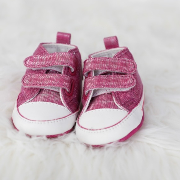 Converse pink toddler velcro sneakers - Picture 1 of 5